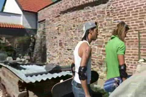 2 Skaters Meet A naughty man