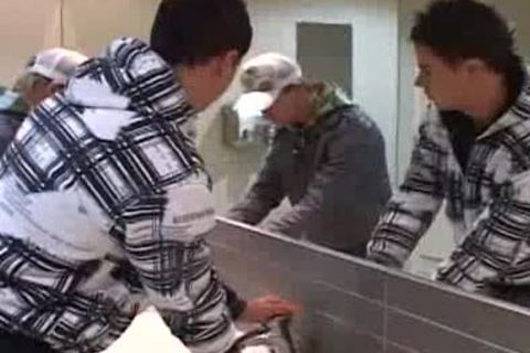 twinks Play In bathroom And Have Sex