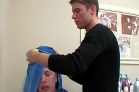 lusty Hairdresser gets blown