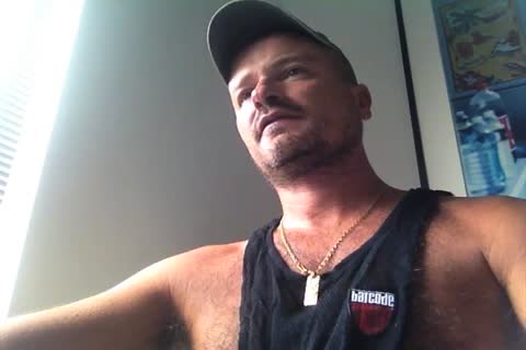 TIERY B. // PHOTO-PORNO-GRAPHER - Copyright / indecent Talk In Front Of A Straight Porn Vid