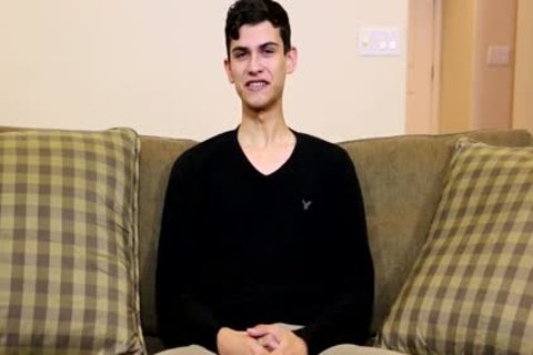 Justin Answers Some Questions And Performs An outstanding Solo