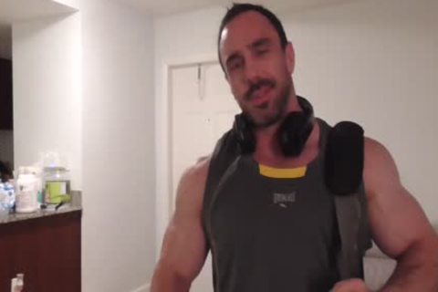 bushy Muscle Hunk Oils Up