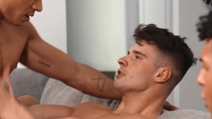 Str8togay.com: Inked & athletic gay voyeur handjob indoors