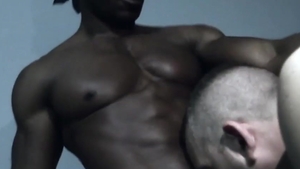 MachoFactory.com: Skinny supermodel helps with nailed rough