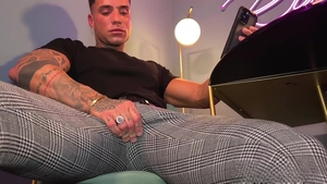 HotAFmen: Isaac Gomes' Big-Chested Tease